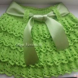 Нюансы вязания  многоярусного платья с рюшами: