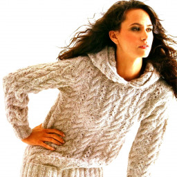 Удлиненный свитер с капюшоном спицами