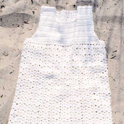 Освежающее белое платье для девчушки