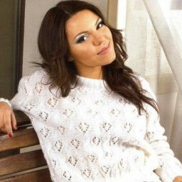 ​Белый джемпер