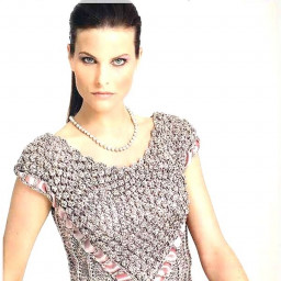 Женский топ спицами с необычной вставкой