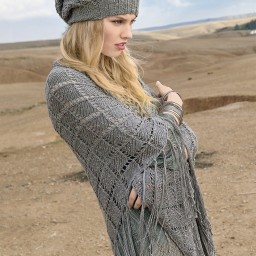 Шаль с ажурным узором в клетку