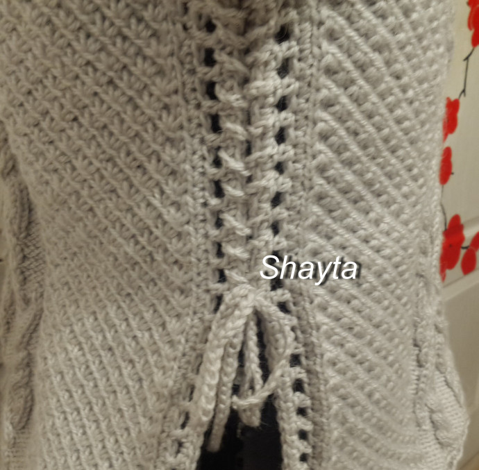 Пончо-пуловер для  девочки от Shayta со шнуровкой. 3