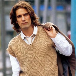 Безрукавка с рельефным узором