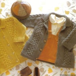Детское пальто спицами.