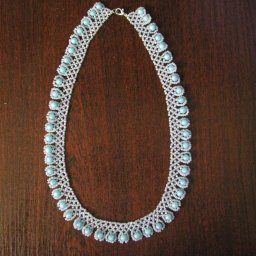 Ожерелье из бисера и бусин.