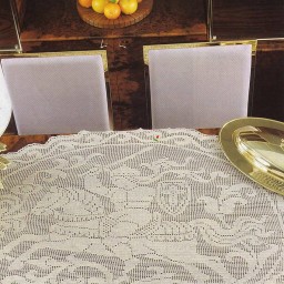 Рыцарь - скатерть в филейной технике