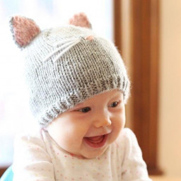 Симпатичная шапочка в виде мордочки котенка для малыша