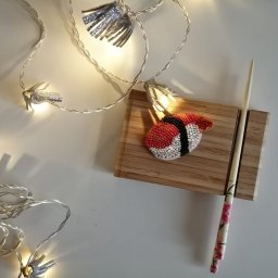 И снова брошь по теме суши