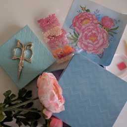 Шкатулка с украшением в технике алмазной мозаики