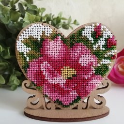 Цветочное сердце, вышитое бисером