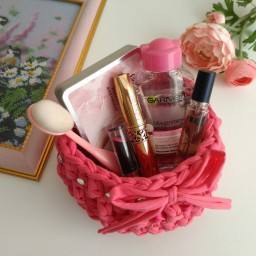 Корзиночка для косметики из трикотажной пряжи