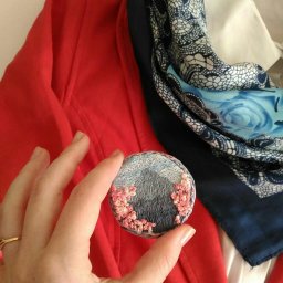 Броши, вышитые гладью