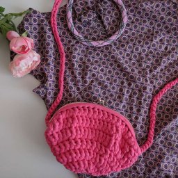 Сумочка с фермуаром из трикотажной пряжи