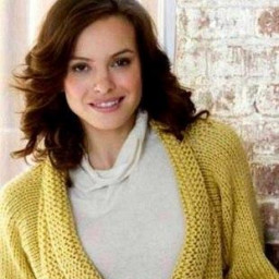 Красивый жакет приятного желтого оттенка цвета спицами