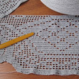 Платье филейной вязки.