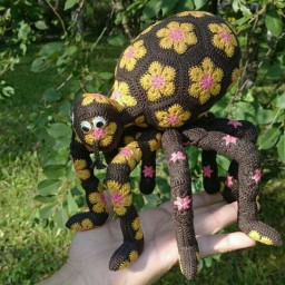 Неожиданное применение вязаных мотивов