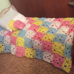 Мини- покрывало и подушки из " бабушкиных квадратов"