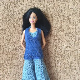 Синяя туника-безрукавка на куклу.