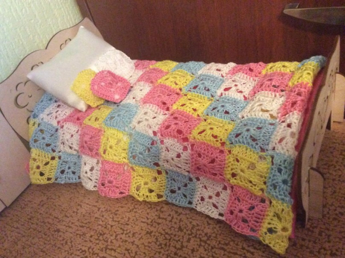 Мини- покрывало и подушки из " бабушкиных квадратов"