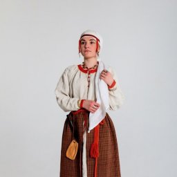 Женский костюм вятичей 10-13 веков.