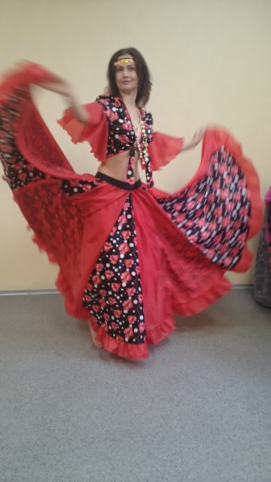Карнавальный цыганский костюм
