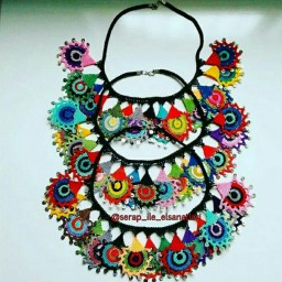 Как вы относитесь к вязаным украшениям?