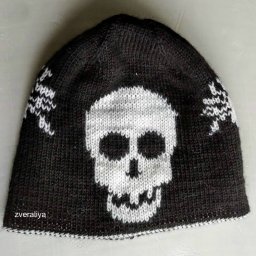 Шапочка с черепом и паучками двойным жаккардом