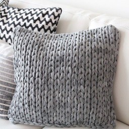 Из какой пряжи вяжут подушки?