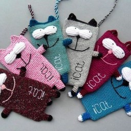 Котик - чехол для телефона.