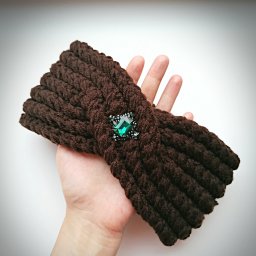 Повязки в разных расцветках.