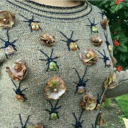 Объёмная вышивка по вязаному полотну