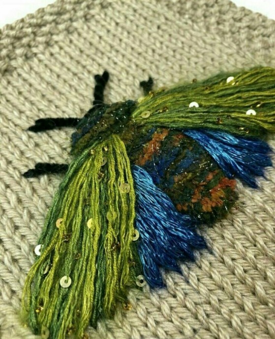 Объёмная вышивка по вязаному полотну