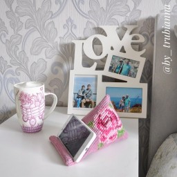 Вязаная подставка под телефон