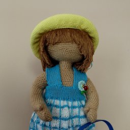 Играем в куклы Кукла  вязаная Садовница