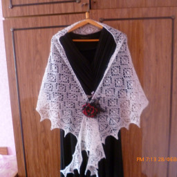 Белая ажурная шаль