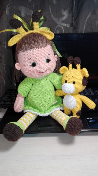 Куколка с своим маленьким другом.