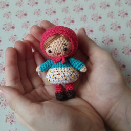 Малышка красная шапочка