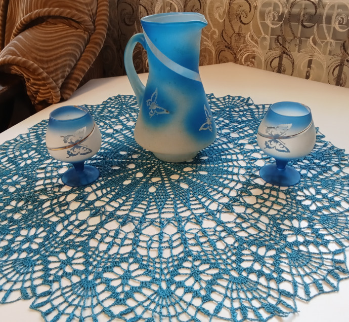 Салфетка крючком из вискозы.