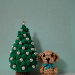 А щенок у ёлки ждёт, когда ж наступит Новый год...