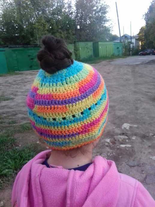 Длиннохвостой девчонке связала шапчонки Длиннохвостой девчонке связала шапчонки