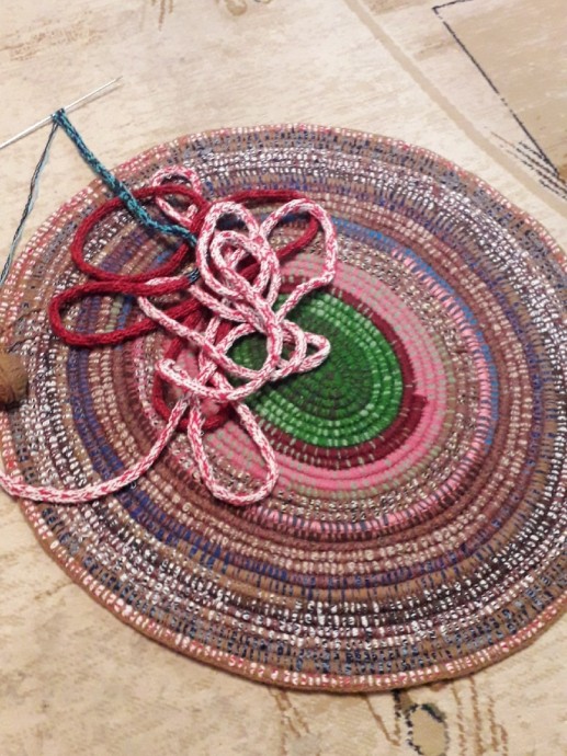 Коврик из полого шнура Коврик из полого шнура