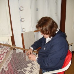 вышивка по сетке