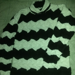 Вязанный свитер