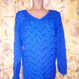 Свитер спицами.