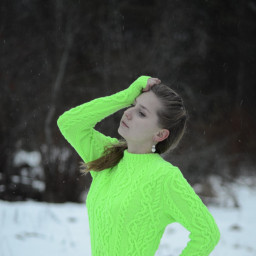 Свитер ярко салатовый