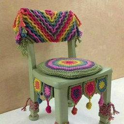 Яркая "одежка" для детского стульчика