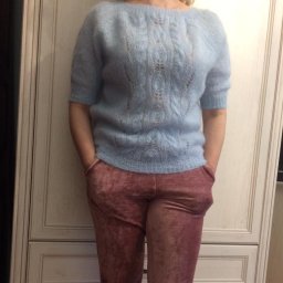 Пуловер с открытой спиной