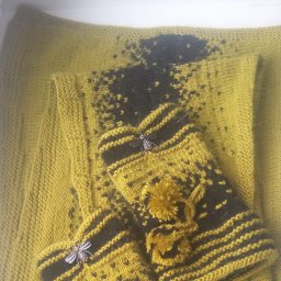 Оригинальный платок и митенки.