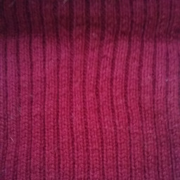 Шапочка с меховыми помпонами.